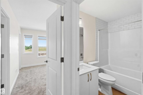 4582 Warbler Loop Nw, Edmonton, AB - Indoor Photo Showing Bathroom