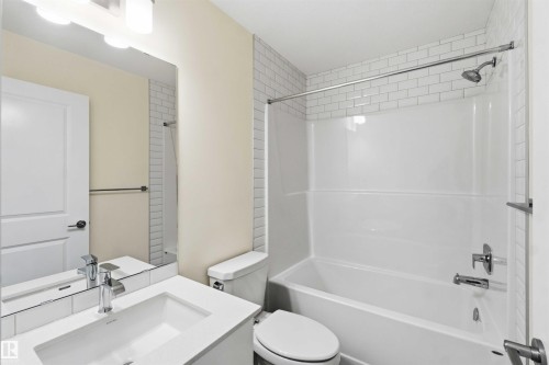 4582 Warbler Loop Nw, Edmonton, AB - Indoor Photo Showing Bathroom