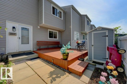 Private wood-finish deck with integrated bench seating - 307 Northgate Terrace Nw, Edmonton, AB - Outdoor With Deck Patio Veranda With Exterior