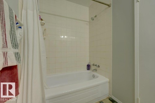 White subway tile tub surround - 307 Northgate Terrace Nw, Edmonton, AB - Indoor Photo Showing Bathroom