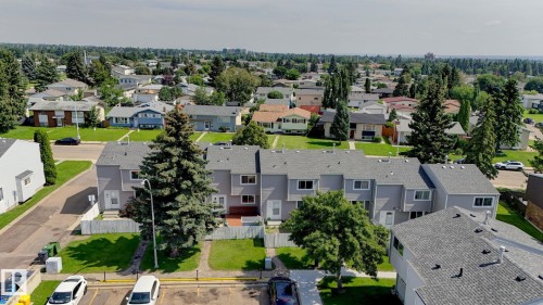 Townhome property featuring grey siding and dark shingle roofing - 307 Northgate Terrace Nw, Edmonton, AB - Outdoor With View