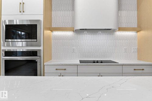 8790 Mayday Lane Sw, Edmonton, AB - Indoor Photo Showing Kitchen