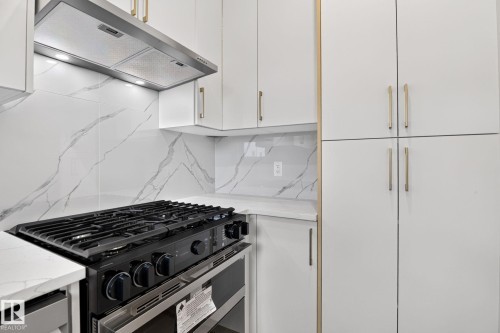 8790 Mayday Lane Sw, Edmonton, AB - Indoor Photo Showing Kitchen