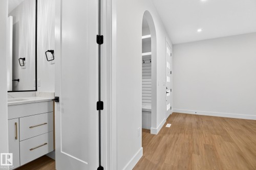 8790 Mayday Lane Sw, Edmonton, AB - Indoor Photo Showing Other Room