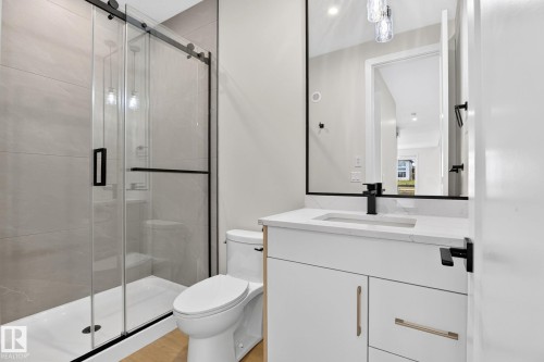 8790 Mayday Lane Sw, Edmonton, AB - Indoor Photo Showing Bathroom