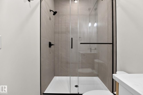 8790 Mayday Lane Sw, Edmonton, AB - Indoor Photo Showing Bathroom