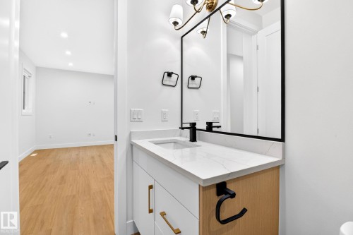 8790 Mayday Lane Sw, Edmonton, AB - Indoor Photo Showing Bathroom