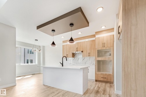 4643 17 Avenue Sw, Edmonton, AB - Indoor Photo Showing Kitchen