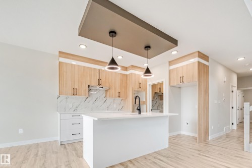 4643 17 Avenue Sw, Edmonton, AB - Indoor Photo Showing Kitchen