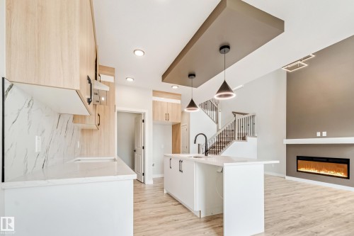 4643 17 Avenue Sw, Edmonton, AB - Indoor Photo Showing Kitchen
