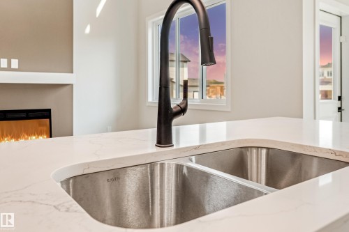 4643 17 Avenue Sw, Edmonton, AB - Indoor Photo Showing Kitchen With Double Sink