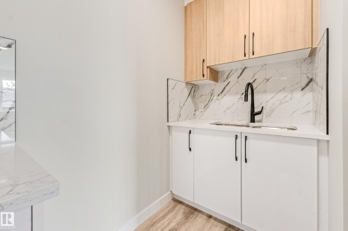 4643 17 Avenue Sw, Edmonton, AB - Indoor