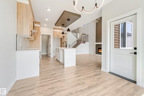 4643 17 Avenue Sw, Edmonton, AB - Indoor Photo Showing Kitchen