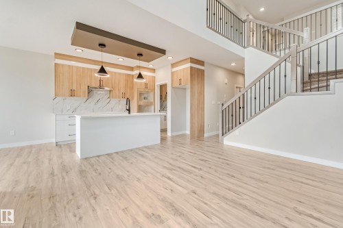 4643 17 Avenue Sw, Edmonton, AB - Indoor Photo Showing Kitchen