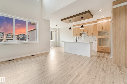 4643 17 Avenue Sw, Edmonton, AB - Indoor Photo Showing Kitchen