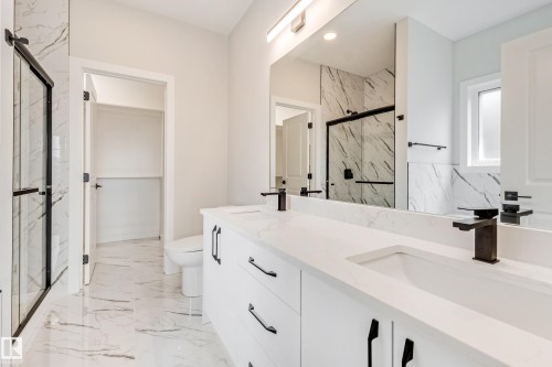 4643 17 Avenue Sw, Edmonton, AB - Indoor Photo Showing Bathroom