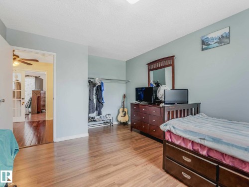 Image quality insufficient for description - 13405 40 St Nw, Edmonton, AB - Indoor Photo Showing Bedroom
