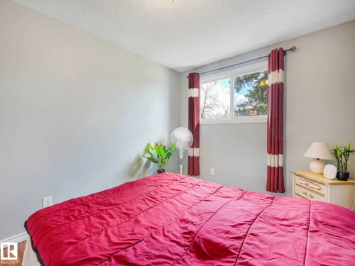 Image quality insufficient for description - 13405 40 St Nw, Edmonton, AB - Indoor Photo Showing Bedroom