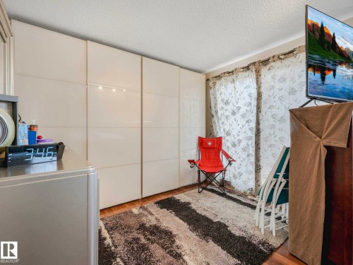Image quality insufficient for description - 13405 40 St Nw, Edmonton, AB - Indoor