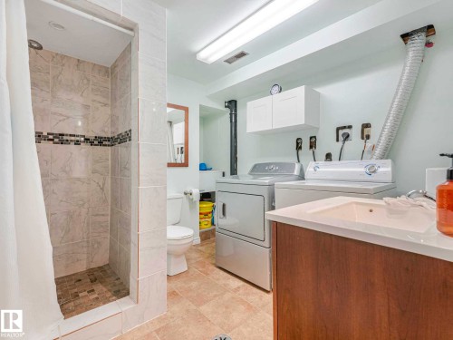 Image quality insufficient for description - 13405 40 St Nw, Edmonton, AB - Indoor Photo Showing Laundry Room