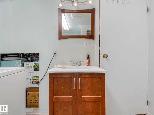 Image quality insufficient for description - 13405 40 St Nw, Edmonton, AB - Indoor Photo Showing Laundry Room