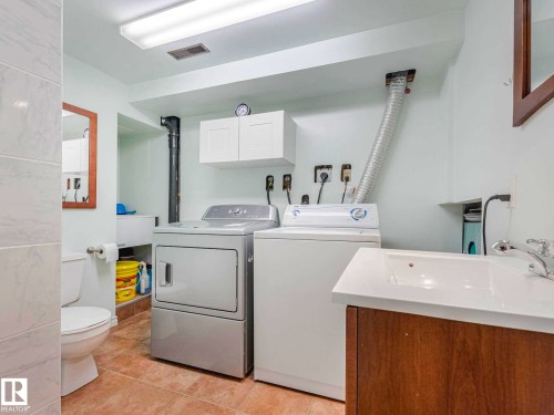 Image quality insufficient for description - 13405 40 St Nw, Edmonton, AB - Indoor Photo Showing Laundry Room