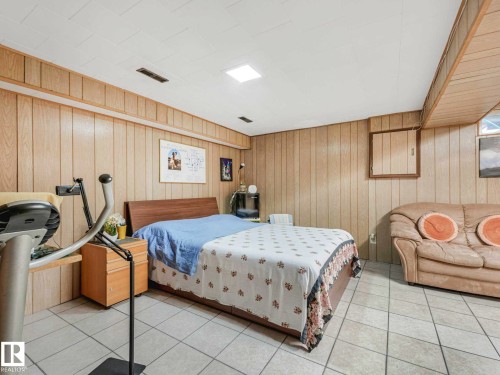 Image quality insufficient for description - 13405 40 St Nw, Edmonton, AB - Indoor Photo Showing Bedroom