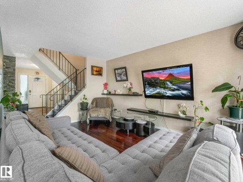 Image quality insufficient for description - 13405 40 St Nw, Edmonton, AB - Indoor Photo Showing Other Room