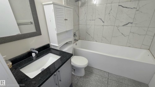 9131 83 Avenue Nw, Edmonton, AB - Indoor Photo Showing Bathroom