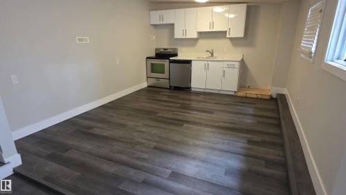 9131 83 Avenue Nw, Edmonton, AB - Indoor Photo Showing Kitchen