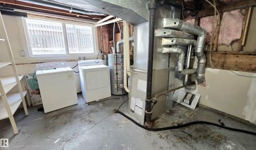 9131 83 Avenue Nw, Edmonton, AB - Indoor Photo Showing Laundry Room