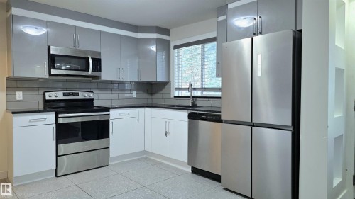 9131 83 Avenue Nw, Edmonton, AB - Indoor Photo Showing Kitchen