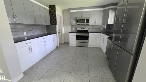 9131 83 Avenue Nw, Edmonton, AB - Indoor Photo Showing Kitchen With Upgraded Kitchen