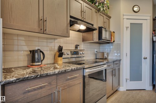956 Morris Way, Leduc, AB - Indoor Photo Showing Kitchen