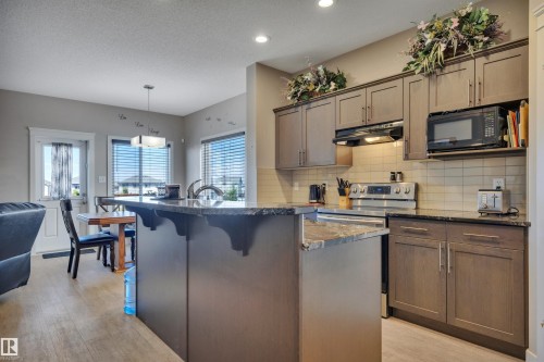 956 Morris Way, Leduc, AB - Indoor Photo Showing Kitchen With Upgraded Kitchen