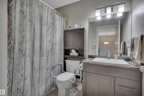 956 Morris Way, Leduc, AB - Indoor Photo Showing Bathroom