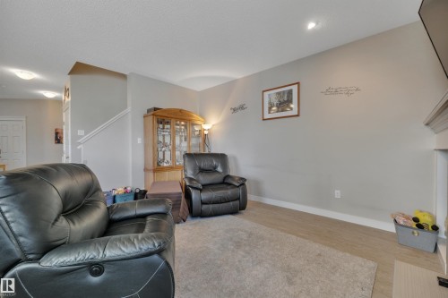 956 Morris Way, Leduc, AB - Indoor Photo Showing Living Room