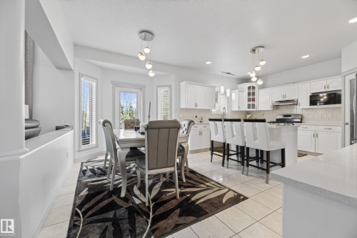 979 Hollingsworth Bend Nw, Edmonton, AB - Indoor