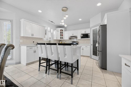 979 Hollingsworth Bend Nw, Edmonton, AB - Indoor Photo Showing Kitchen With Upgraded Kitchen