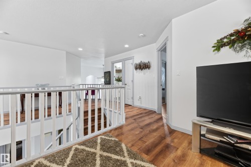 979 Hollingsworth Bend Nw, Edmonton, AB - Indoor Photo Showing Other Room