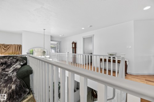 979 Hollingsworth Bend Nw, Edmonton, AB - Indoor Photo Showing Other Room