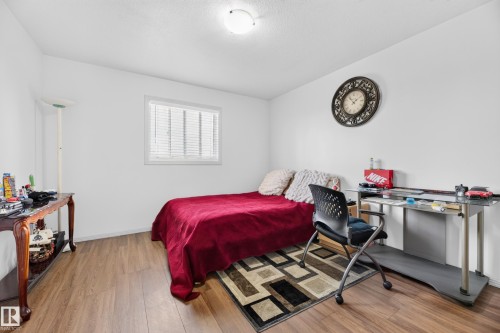 979 Hollingsworth Bend Nw, Edmonton, AB - Indoor Photo Showing Bedroom