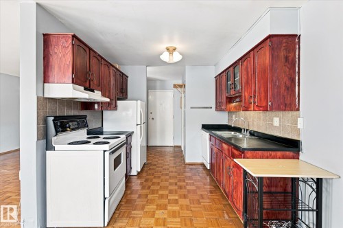 #104 7805 159 St Nw, Edmonton, AB - Indoor Photo Showing Kitchen
