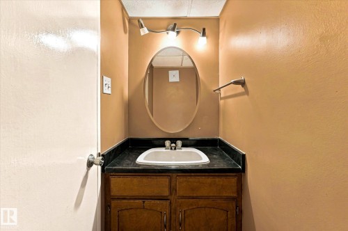 #104 7805 159 St Nw, Edmonton, AB - Indoor Photo Showing Bathroom