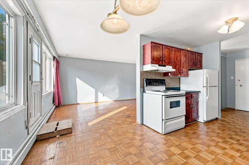 #104 7805 159 St Nw, Edmonton, AB - Indoor Photo Showing Kitchen