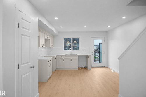 5141 River'S Edge Way Nw, Edmonton, AB - Indoor Photo Showing Kitchen