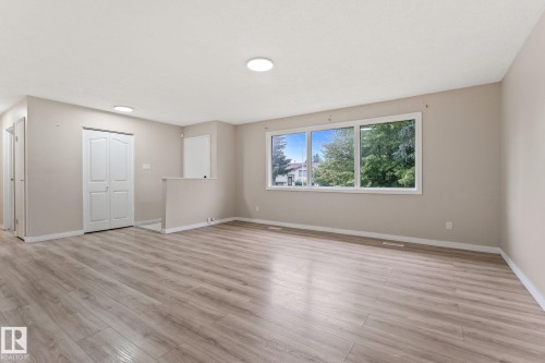 363 Knottwood Road Nw, Edmonton, AB - Indoor Photo Showing Other Room