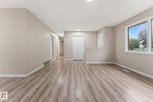363 Knottwood Road Nw, Edmonton, AB - Indoor Photo Showing Other Room