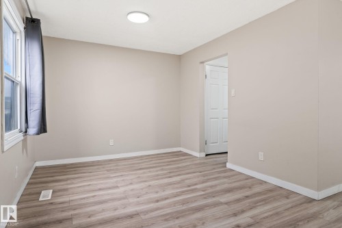 363 Knottwood Road Nw, Edmonton, AB - Indoor Photo Showing Other Room
