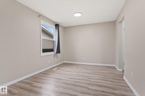 363 Knottwood Road Nw, Edmonton, AB - Indoor Photo Showing Other Room